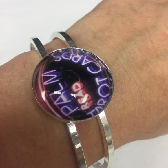 Neon Palm Reader bracelet - Picture 6 of 7